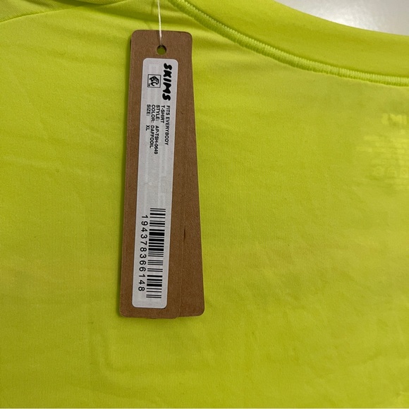 Skims Fits Everybody T shirt - Picture 3 of 5